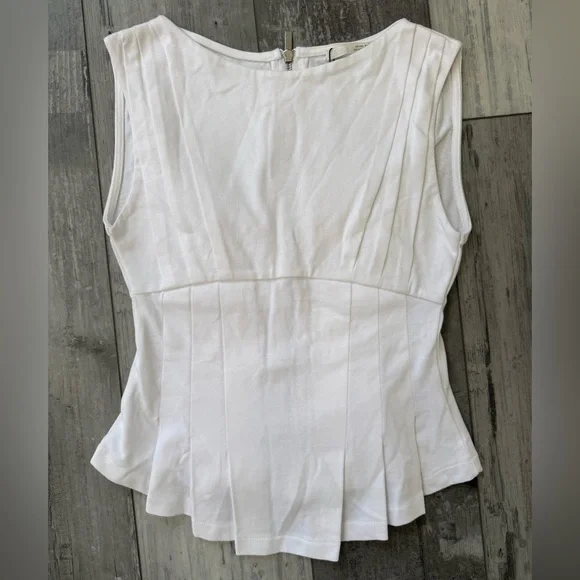 Zara White Pleated Peplum Sleeveless Blouse Silver Zip Back Small NWT - Picture 1 of 7